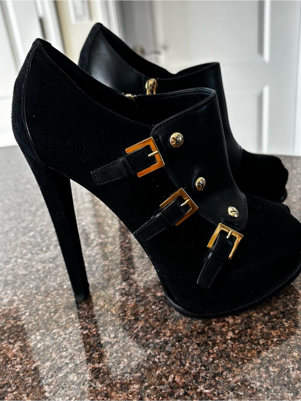 Louis Vuitton Black High-Heel (3) Buckle Gold Hardware Platform Shoes-6